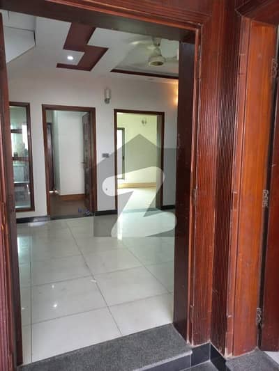 LOWER PORTION OF 5 MARLA BRAND NEW CONDITION EXCELLENT GOOD HOUSE FOR RENT IN GARDENIA BLOCK BAHRIA TOWN LAHORE