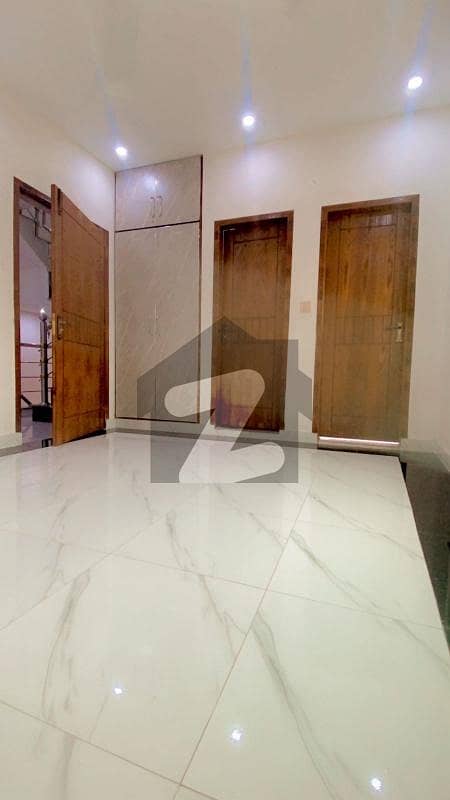 DHA Phase 1 Fast Floors For Rent Ideal Location
