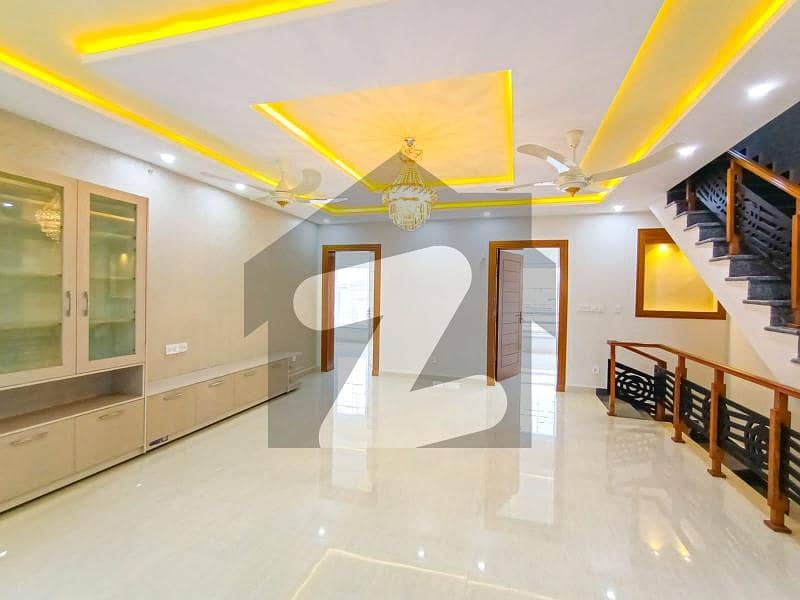 7 Marla Luxury House Available For Rent