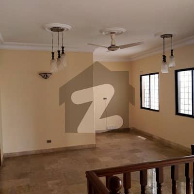 200 YARDS BUNGALOW AVAILABLE FOR SALE