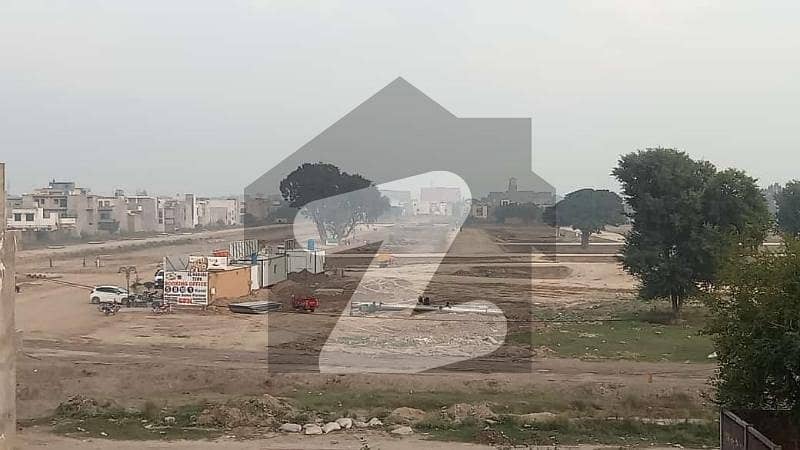 الحمرا ٹاؤن لاہور میں 5 مرلہ رہائشی پلاٹ 90.0 لاکھ میں برائے فروخت۔