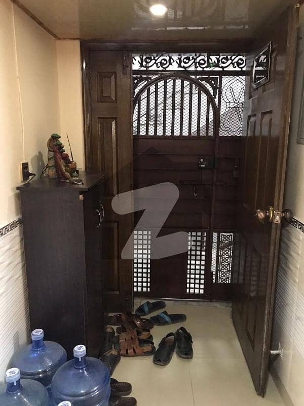 پی ای سی ایچ ایس بلاک 2 پی ای سی ایچ ایس,جمشید ٹاؤن,کراچی میں 3 کمروں کا 7 مرلہ فلیٹ 2.5 کروڑ میں برائے فروخت۔
