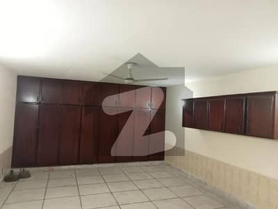 مین بلیوارڈ گلبرگ گلبرگ,لاہور میں 5 کمروں کا 1 کنال مکان 3.75 لاکھ میں کرایہ پر دستیاب ہے۔