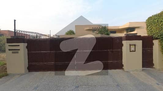 Stunning Prime Location 2 Kanal House In DHA Phase 3 Block Y Available For Rent