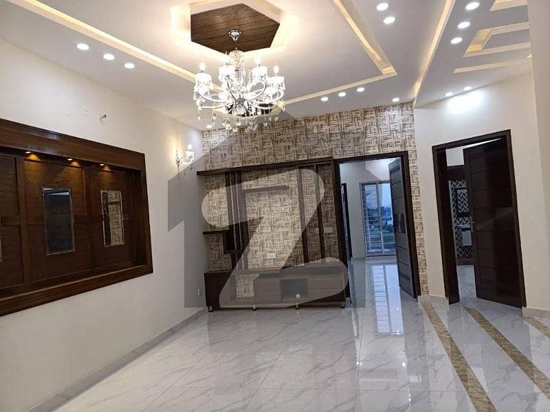 10 Marla House Available For Rent in Lake City Lahore