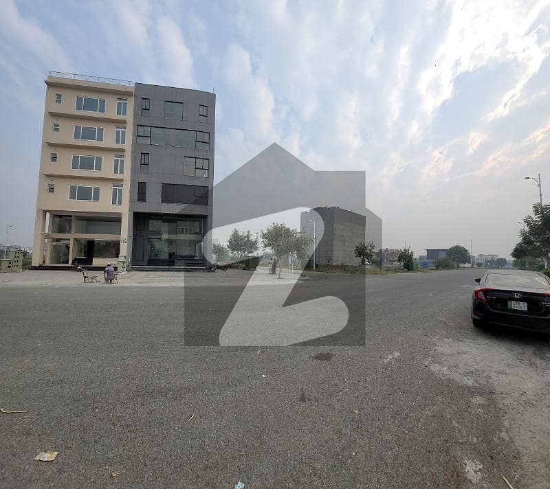 ڈی ایچ اے فیز 7 ڈیفنس (ڈی ایچ اے),لاہور میں 4 کمروں کا 8 مرلہ عمارت 18.0 کروڑ میں برائے فروخت۔