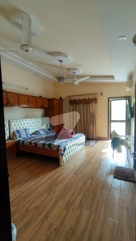کلفٹن ۔ بلاک 5 کلفٹن,کراچی میں 6 کمروں کا 2 کنال مکان 24.0 کروڑ میں برائے فروخت۔