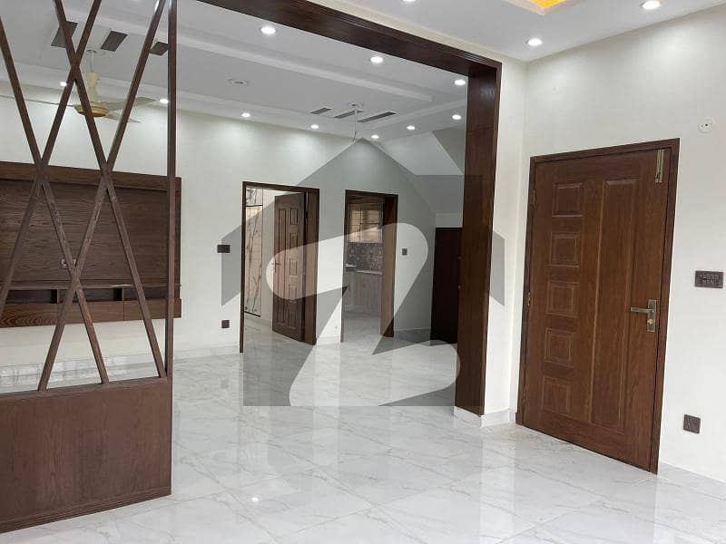 بحریہ نشیمن لاہور میں 3 کمروں کا 5 مرلہ مکان 1.25 کروڑ میں برائے فروخت۔