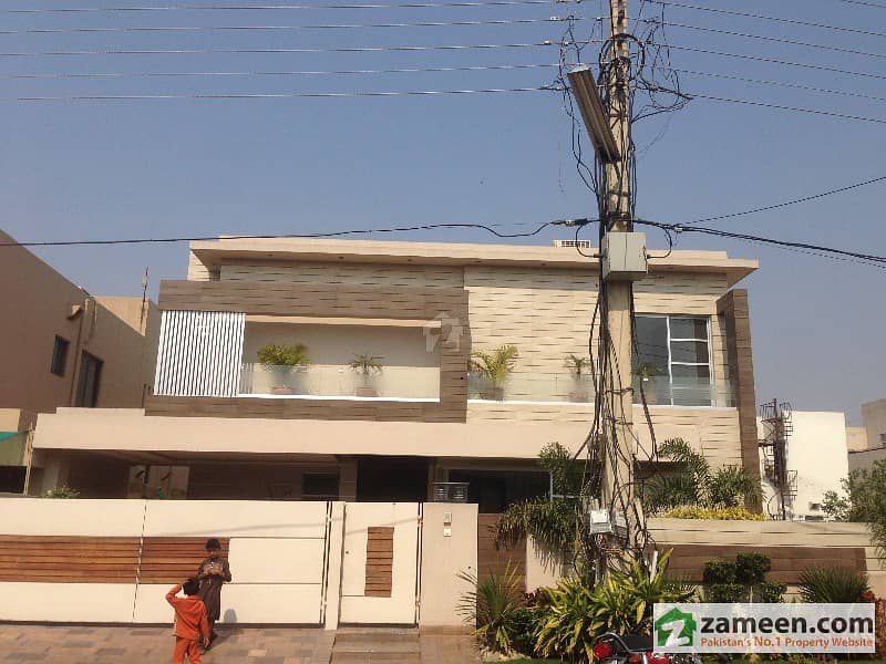 One Kanal Palace Original Palace - Near Y Block Shiba Park Mc,donald One Of The Top Location Of Dha