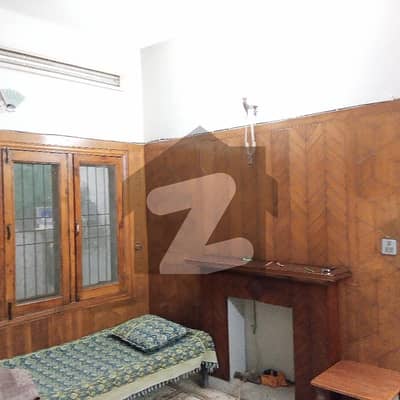 چکلالہ سکیم 3 چکلالہ سکیم,راولپنڈی میں 5 کمروں کا 10 مرلہ مکان 3.55 کروڑ میں برائے فروخت۔