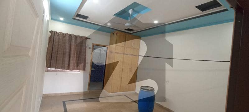 ڈیفنس روڈ راولپنڈی میں 5 کمروں کا 5 مرلہ مکان 2.0 کروڑ میں برائے فروخت۔