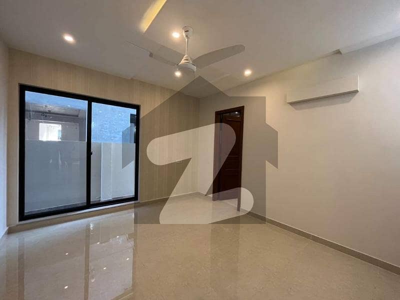 ریونیو سوسائٹی - بلاک اے ریوینیو سوسائٹی,لاہور میں 5 کمروں کا 1 کنال مکان 6.0 کروڑ میں برائے فروخت۔