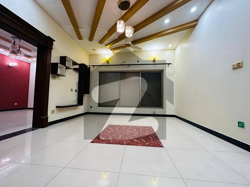 ورسک روڈ پشاور میں 6 کمروں کا 7 مرلہ مکان 4.0 کروڑ میں برائے فروخت۔