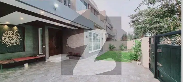 Lovely Designer's House 1-Kanal Upper Portion In Phase-4 For Rent