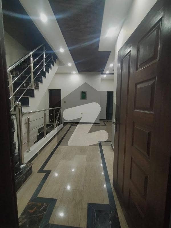 پنجاب سمال انڈسٹریز کالونی لاہور میں 3 کمروں کا 7 مرلہ مکان 1.8 کروڑ میں برائے فروخت۔