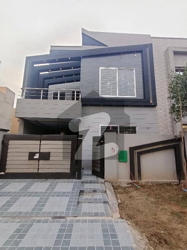 5 Marla Beautiful double stoery house For rent 5 Marla Beautiful double stoery house For rent