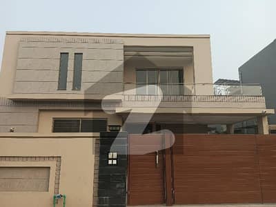 old house for sale in phase 6