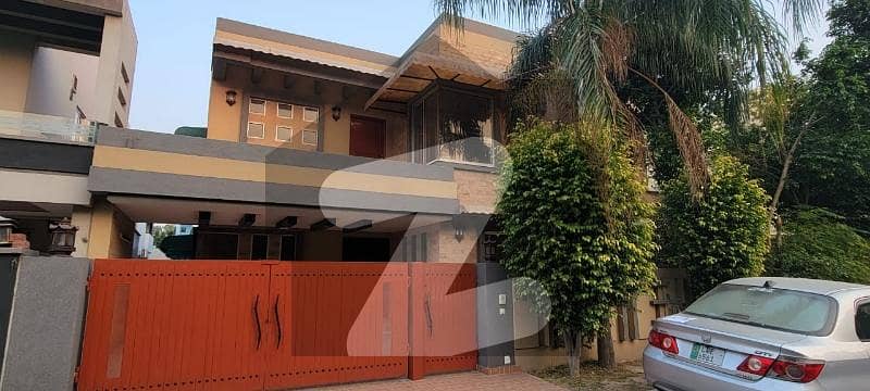 10 Marla Well Maintained House For Sale In Bahria Town Lahore