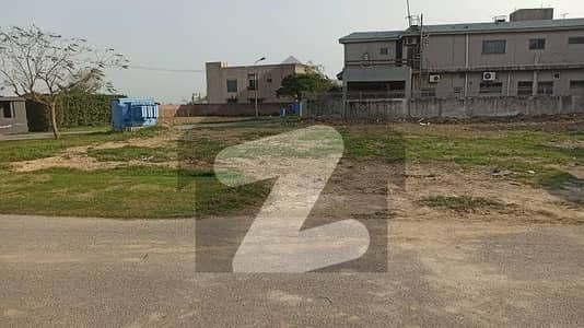 1000 SQUARE YARDS 75 BY 120 IDEAL LOCATION NEXT TO CORNER PLOT WEST OPEN