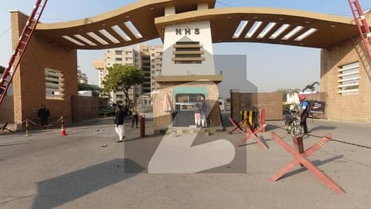 نیوی ہاؤسنگ سکیم کارساز کراچی میں 5 کمروں کا 16 مرلہ فلیٹ 9.5 کروڑ میں برائے فروخت۔