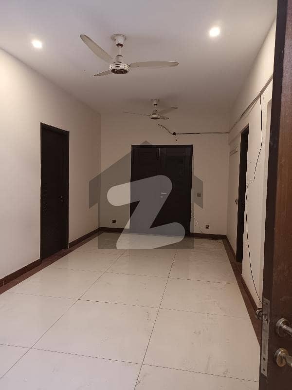 بہادر آباد گلشنِ اقبال ٹاؤن,کراچی میں 4 کمروں کا 11 مرلہ بالائی پورشن 4.25 کروڑ میں برائے فروخت۔