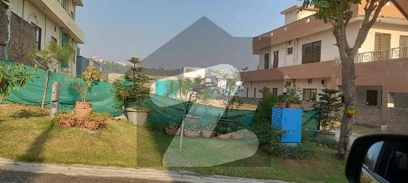 BEST LOCATION KANAL HOUSE AVAILABLE FOR RENT BEST LOCATION KANAL HOUSE AVAILABLE FOR RENT
