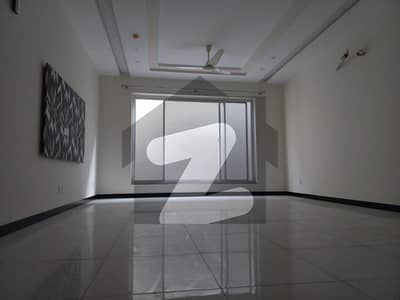 ڈی ایچ اے فیز 7 - بلاک آر فیز 7,ڈیفنس (ڈی ایچ اے),لاہور میں 2 کمروں کا 1 کنال زیریں پورشن 75.0 ہزار میں کرایہ پر دستیاب ہے۔