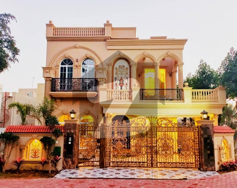 بحریہ ٹاؤن سیکٹر سی بحریہ ٹاؤن,لاہور میں 5 کمروں کا 10 مرلہ مکان 2.85 کروڑ میں برائے فروخت۔