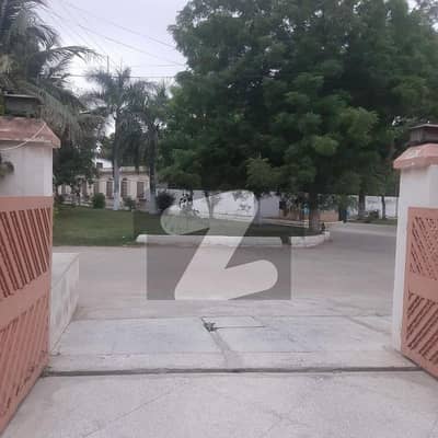 350 Sq Yards Well Maintain Old House Available For Sale