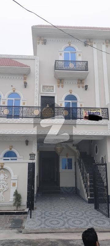 الرحمان گارڈن فیز 2 الرحمان گارڈن,لاہور میں 6 کمروں کا 5 مرلہ مکان 1.42 کروڑ میں برائے فروخت۔