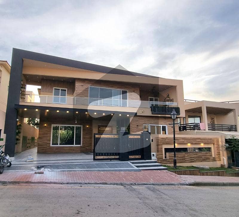 بحریہ ٹاؤن راولپنڈی راولپنڈی میں 5 کمروں کا 1 کنال مکان 12.75 کروڑ میں برائے فروخت۔