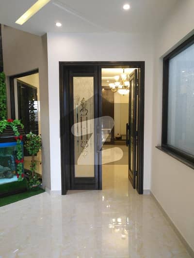 ویلینشیاء ہاؤسنگ سوسائٹی لاہور میں 6 کمروں کا 1 کنال مکان 7.25 کروڑ میں برائے فروخت۔