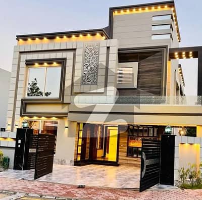 Beautiful 10 Marla House In Bahria Town Lahore