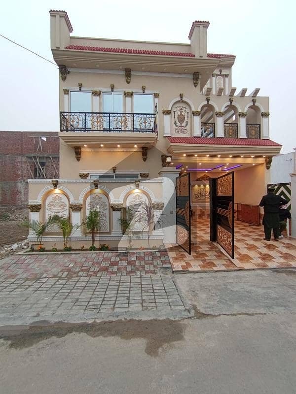 الرحمان گارڈن فیز 2 الرحمان گارڈن,لاہور میں 6 کمروں کا 8 مرلہ مکان 2.4 کروڑ میں برائے فروخت۔
