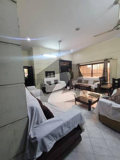 ایکسائز اینڈ ٹیکسیشن ہاؤسنگ سکیم لاہور میں 7 کمروں کا 10 مرلہ مکان 3.6 کروڑ میں برائے فروخت۔
