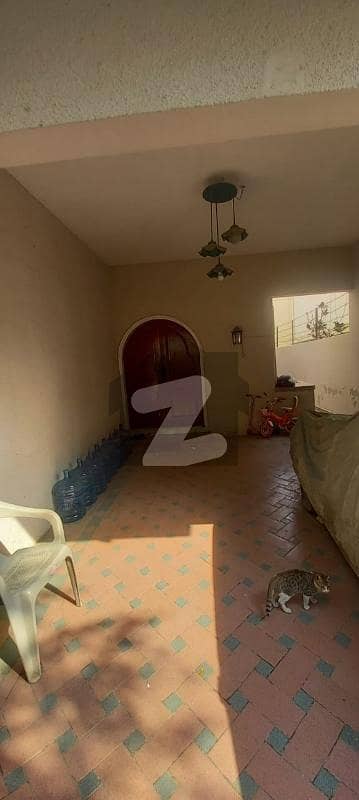ڈی ایچ اے فیز 4 ڈی ایچ اے ڈیفینس,کراچی میں 4 کمروں کا 12 مرلہ مکان 6.5 کروڑ میں برائے فروخت۔