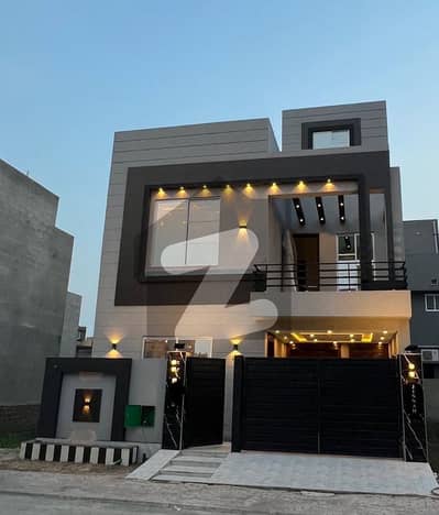 بحریہ ٹاؤن سیکٹر ای بحریہ ٹاؤن,لاہور میں 3 کمروں کا 5 مرلہ مکان 1.7 کروڑ میں برائے فروخت۔