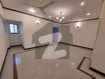 3 Bed Apartment Full Floor For Rent