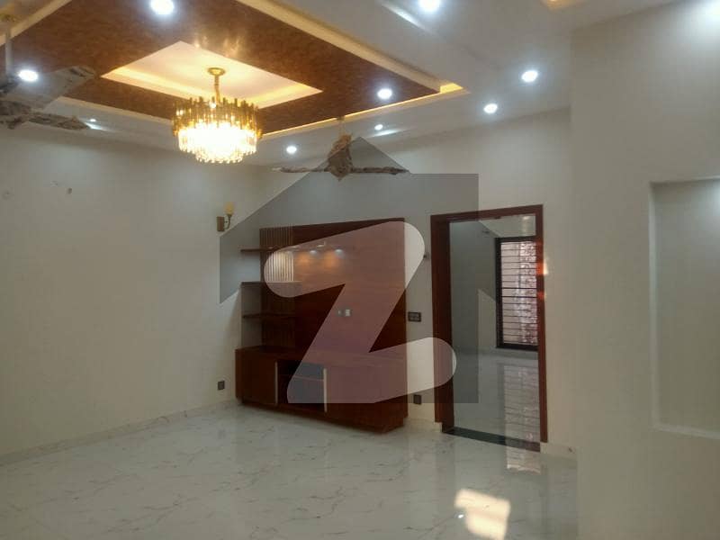 10 MARLA LIKE A BRAND NEW UPER PORTION FOR RENT IN CHAMBELI BLOCK BAHRIA TOWN LAHORE