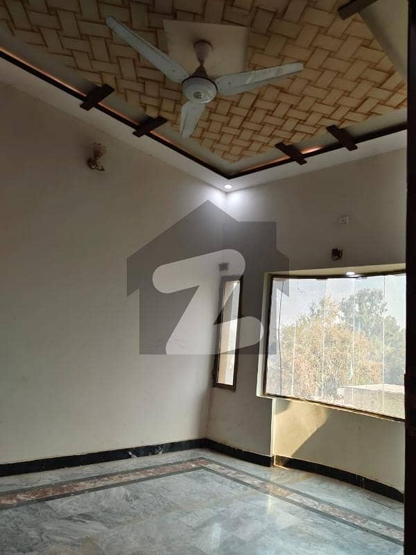 ورسک روڈ پشاور میں 4 کمروں کا 3 مرلہ مکان 27.0 ہزار میں کرایہ پر دستیاب ہے۔
