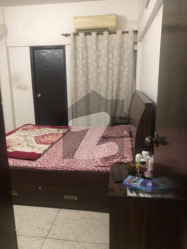 3bed DD Flat For Sale in Rabia Garden
3rd Floor
Ideal For Banker Or Loan Wali Party
leased Flat 
All Utilities Available 
Masjid / Parking
No Loan Shedding
Water 
Gas