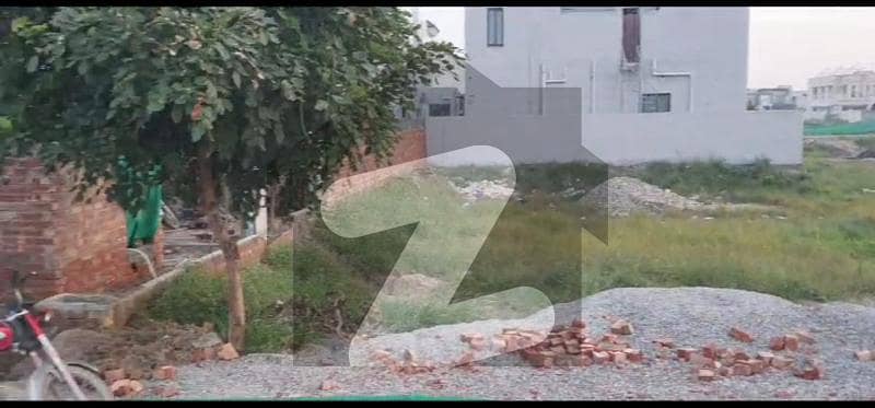 Pink Zone One Kanal Semi Commercial Plot Located At Back Of Main Road Near Xinhua Mall Al Fatah Mall For Sale In Gulberg 3 Lahore
