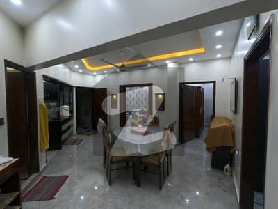 شرف آباد گلشنِ اقبال ٹاؤن,کراچی میں 4 کمروں کا 10 مرلہ فلیٹ 3.2 کروڑ میں برائے فروخت۔