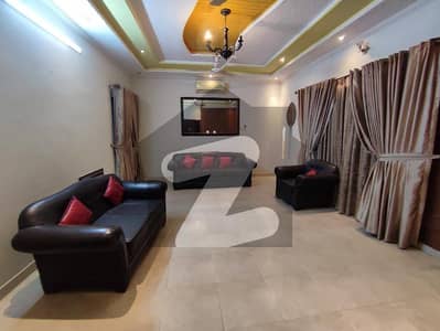 واپڈا ٹاؤن لاہور میں 8 کمروں کا 1 کنال عمارت 6.5 لاکھ میں کرایہ پر دستیاب ہے۔