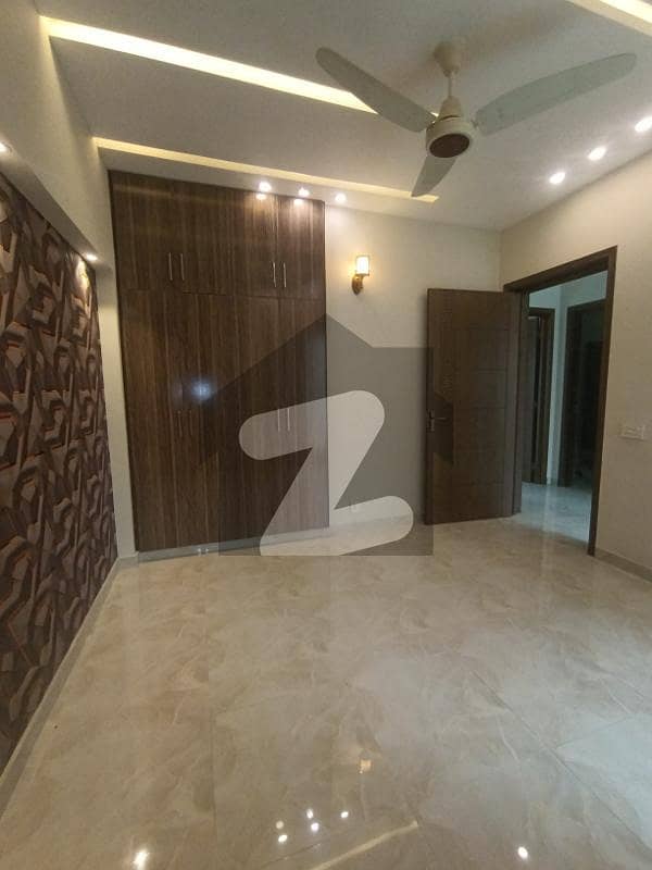 اسٹیٹ لائف ہاؤسنگ سوسائٹی لاہور میں 4 کمروں کا 5 مرلہ مکان 2.15 کروڑ میں برائے فروخت۔