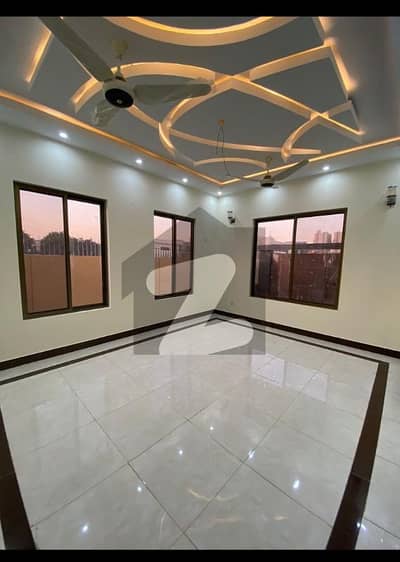 Like New 300 Sq. Yds Bungalow For Rent in DHA Defence