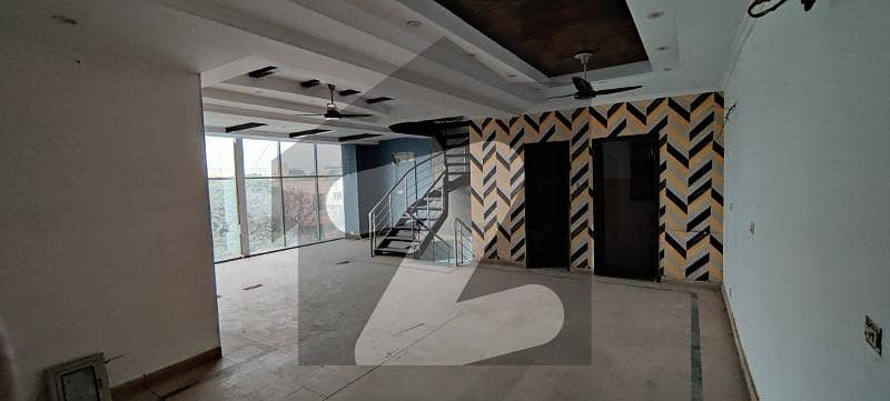 ڈی ایچ اے فیز 4 ڈیفنس (ڈی ایچ اے),لاہور میں 11 کمروں کا 4 مرلہ عمارت 2.2 لاکھ میں کرایہ پر دستیاب ہے۔