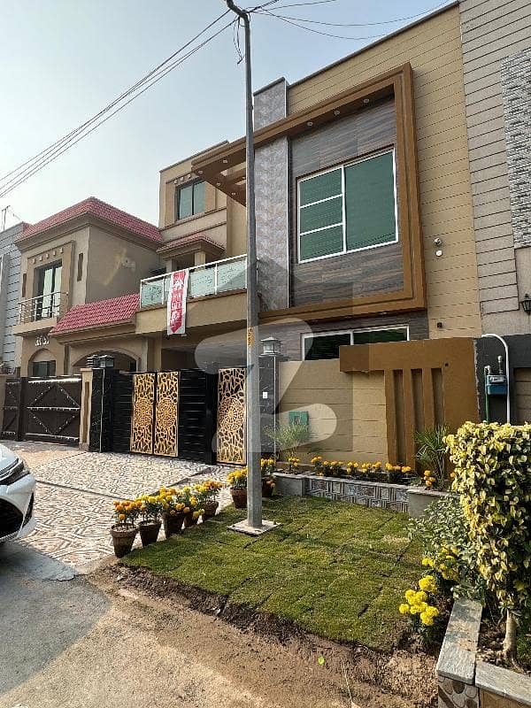 Brand New, super Luxury Villa for sale in Bahria Town Lahore| A+ material
