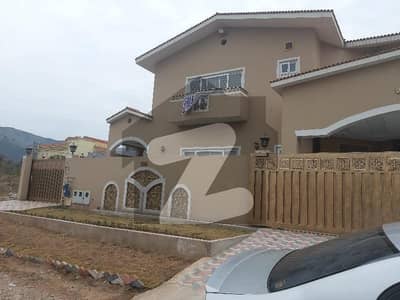 D 12 Full House Available For Rent With Grand Gardan