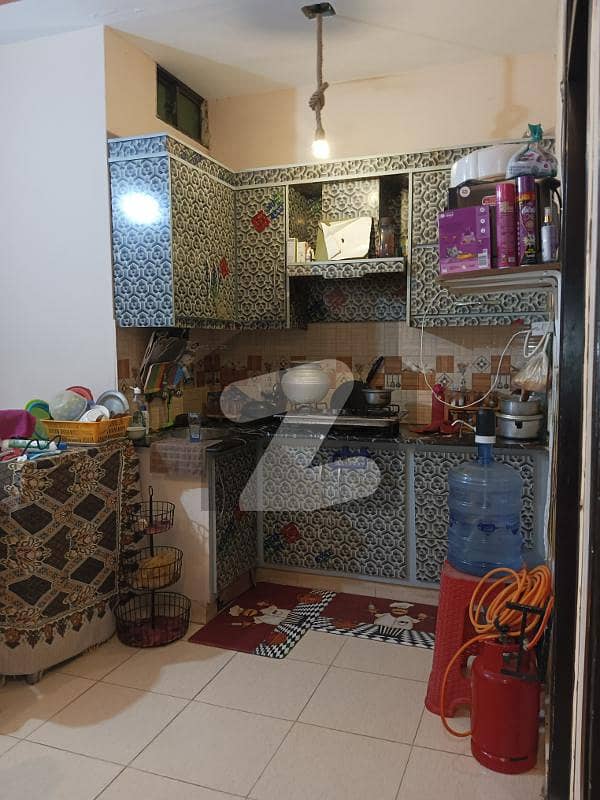 ناظم آباد - بلاک 5سی ناظم آباد,کراچی میں 2 کمروں کا 3 مرلہ بالائی پورشن 60.0 لاکھ میں برائے فروخت۔